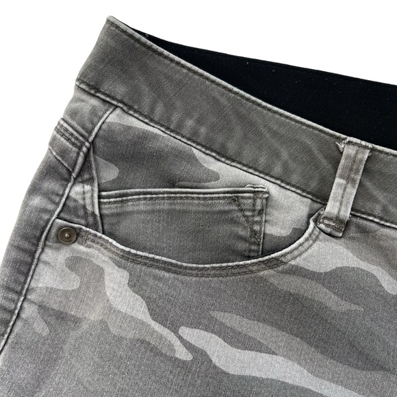 WIT & WISDOM Grey Green Camo Ankle Jeans 16 - Picture 6 of 9